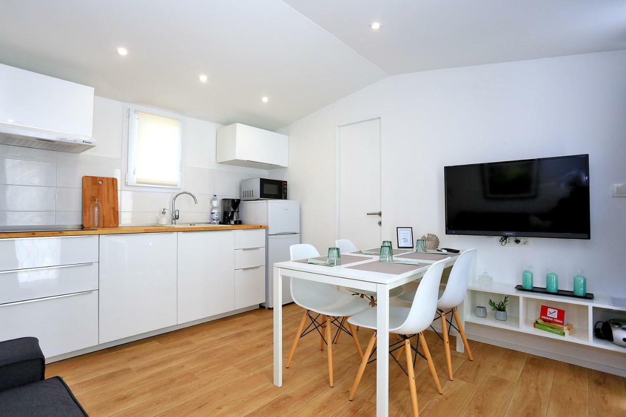 First Apartment Zadar Buitenkant foto