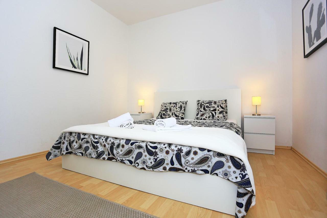 First Apartment Zadar Buitenkant foto